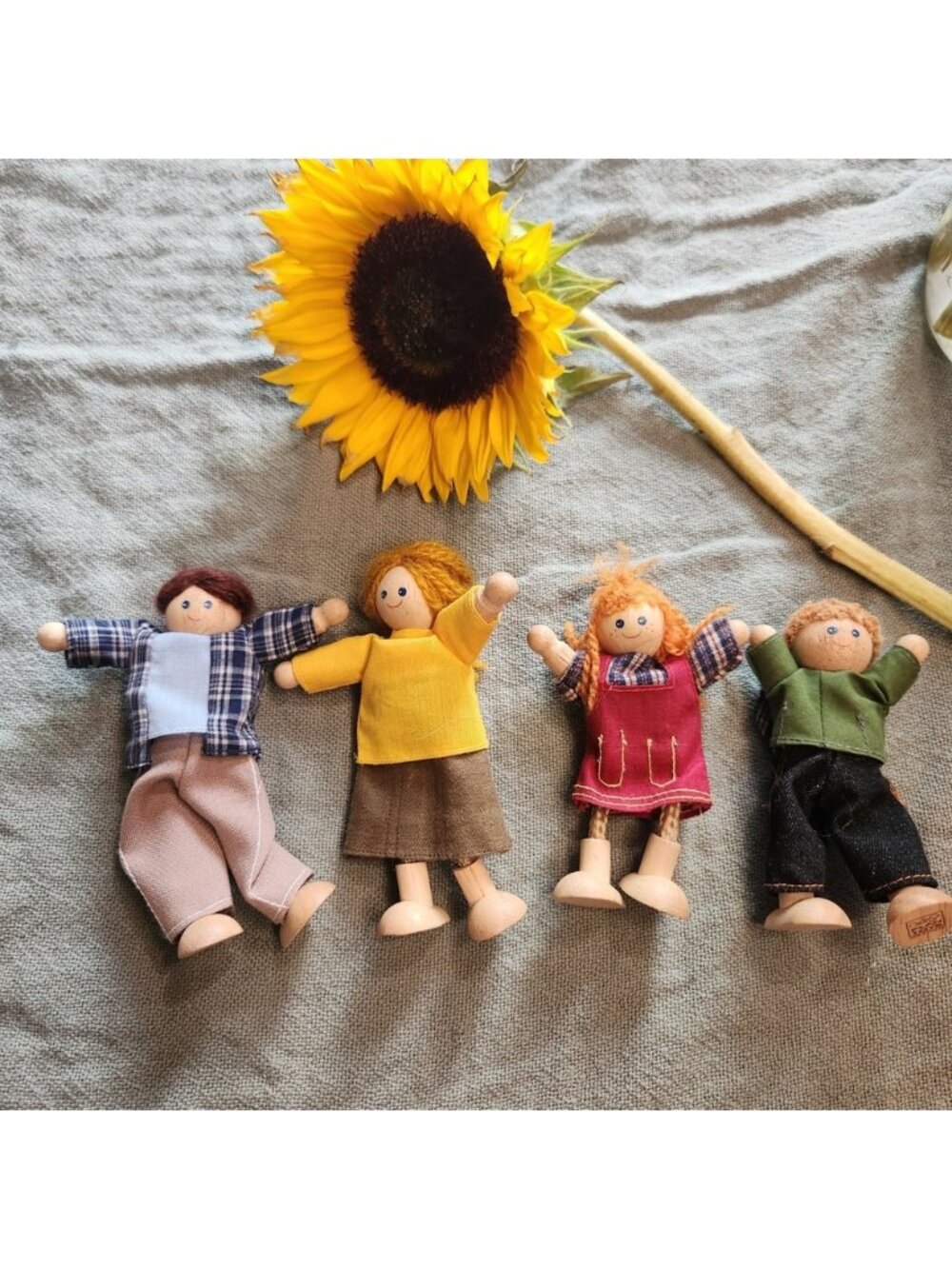 PlanToys Wooden Dollhouse Family Set 4 Poseable Figures Eco-Friendly Toys